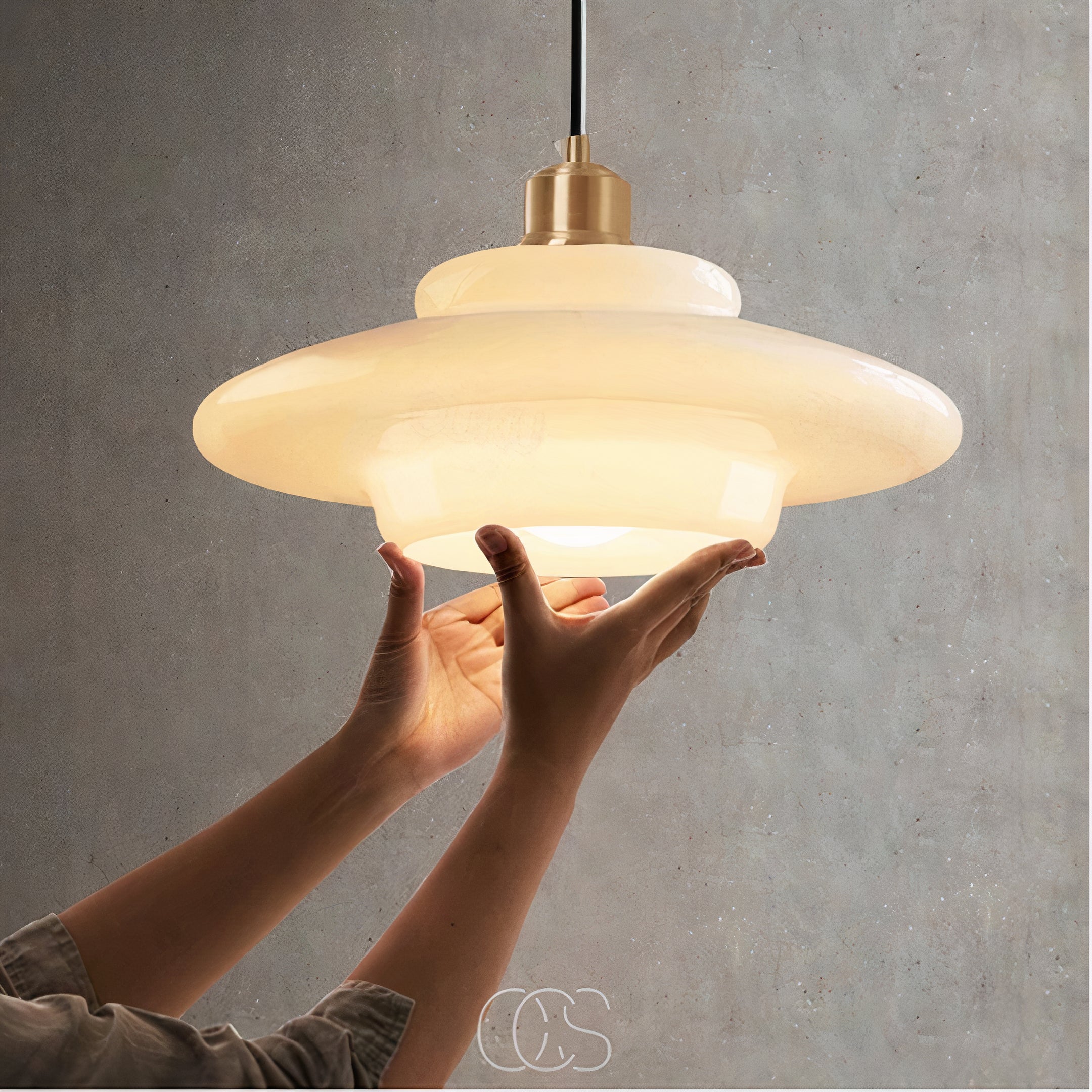 Nievk - Perle pendant lamp - Brass & Glass
