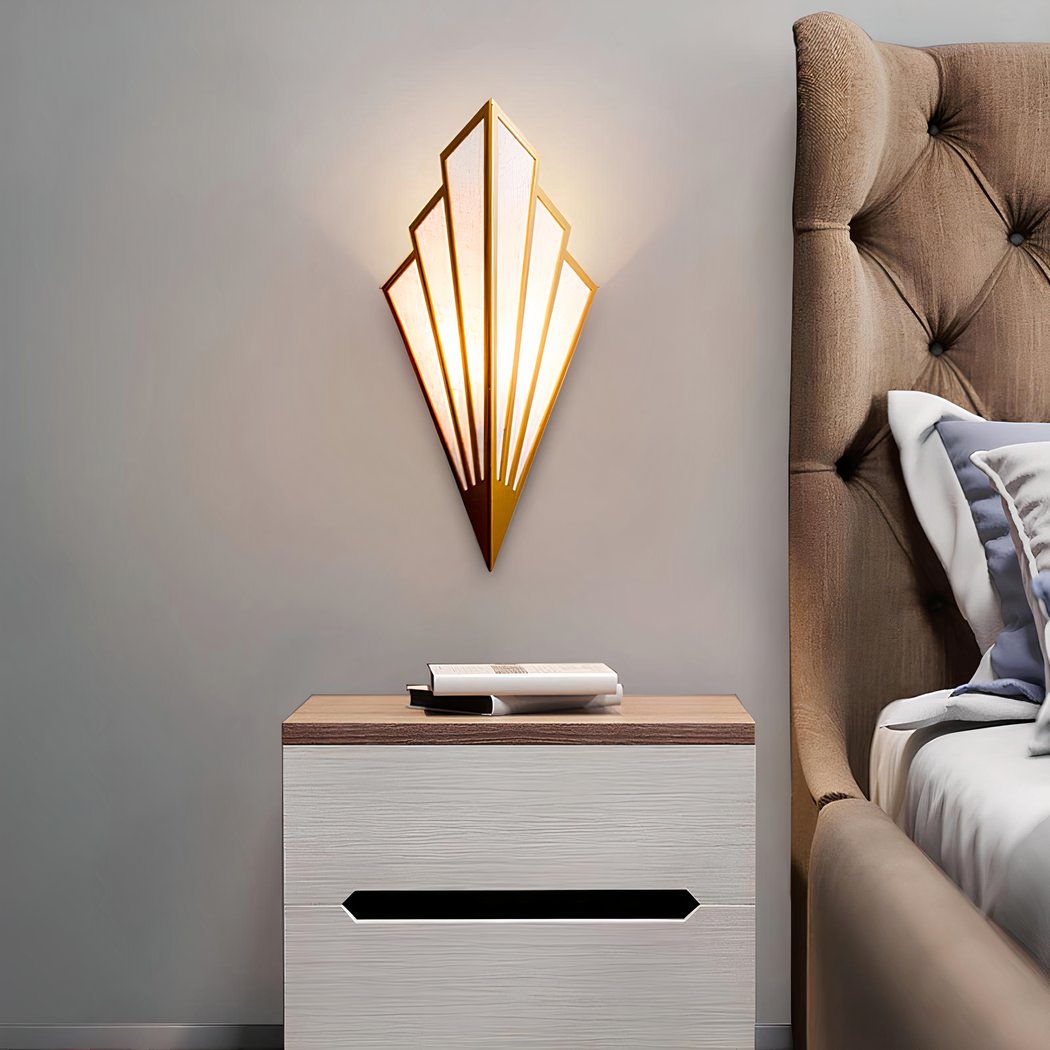 Nievk - Wall lamp with geometric diamond design