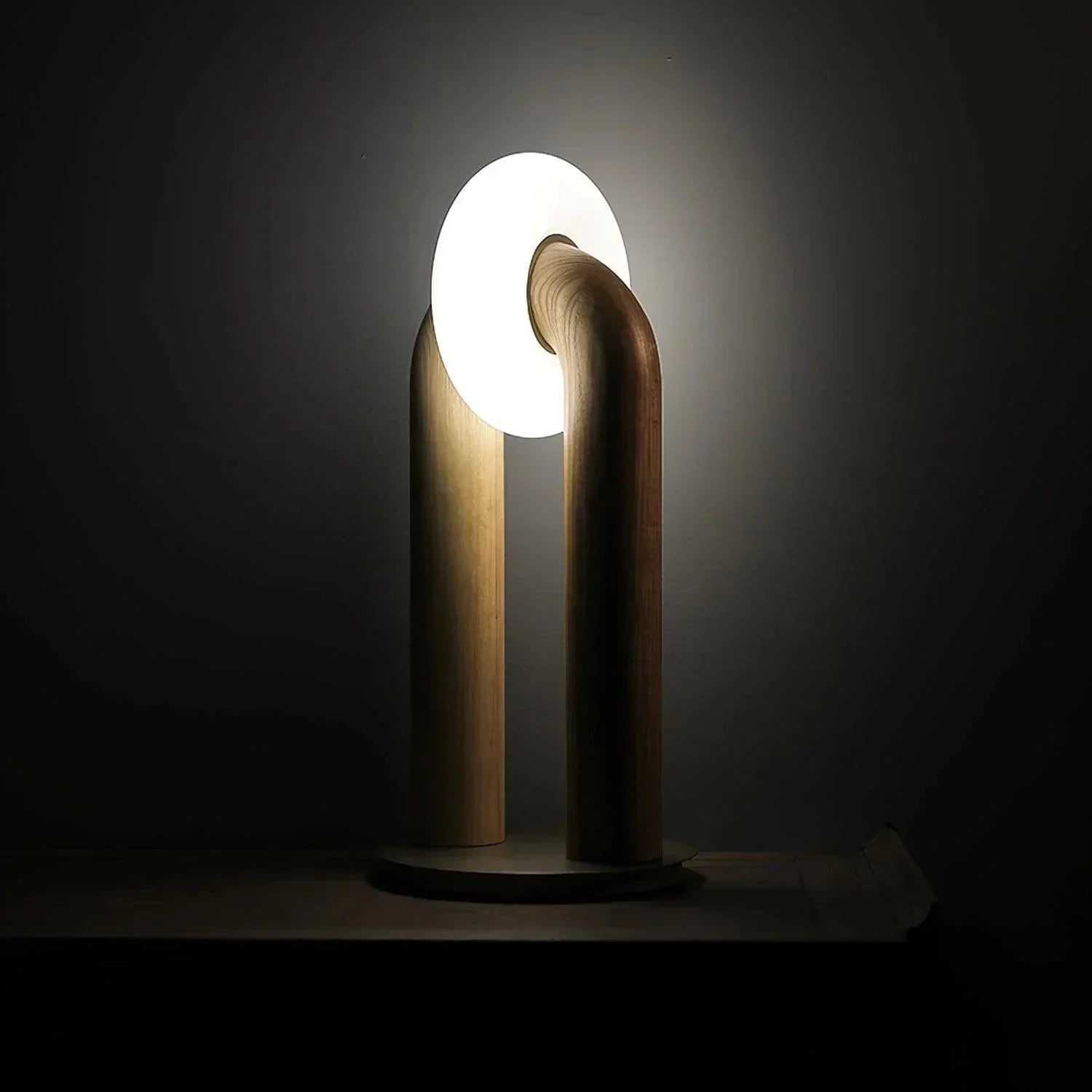 Mirella | Luz en forma de arco